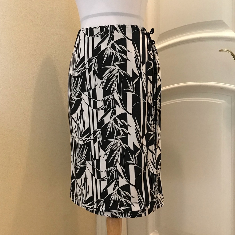NWOT BCBG MaxAzria black / white knit wrap skirt